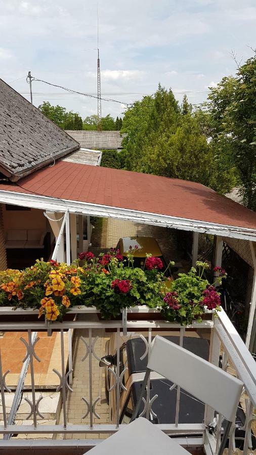 Csalad-Barat Apartman بالاتوليلّي المظهر الخارجي الصورة